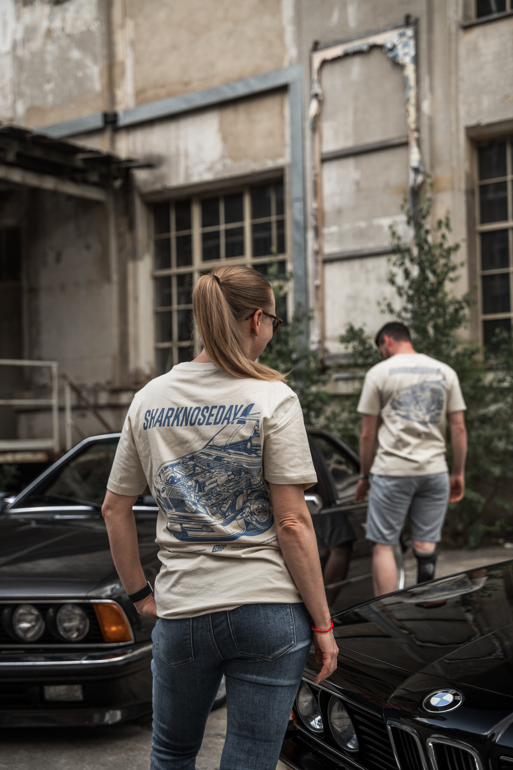 #E24 Regular Unisex Tee – Bild 3