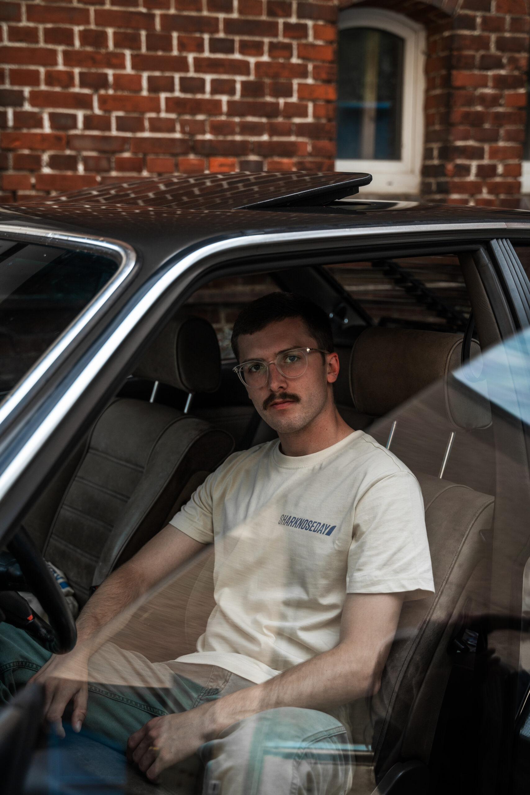 #E24 Regular Unisex Tee – Bild 4